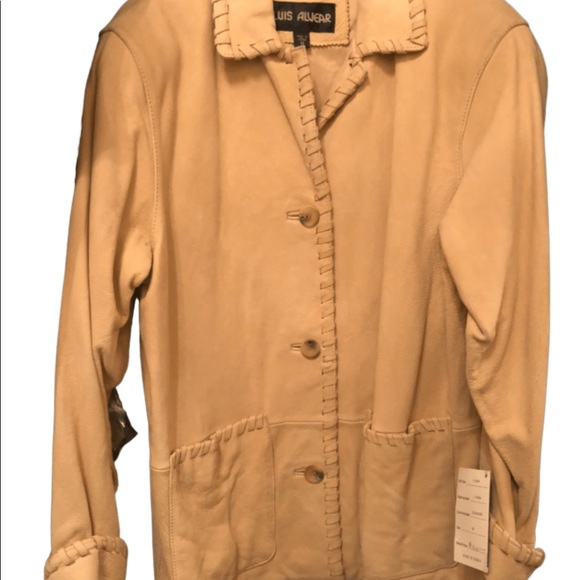 Woman’s Vintage Suede Jacket.Beautiful jacket great conditionnever with tags.